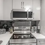 Cozy 2Br Family Friendly Retreat With Parking And Just 6 Minutes Away From Niagara Falls