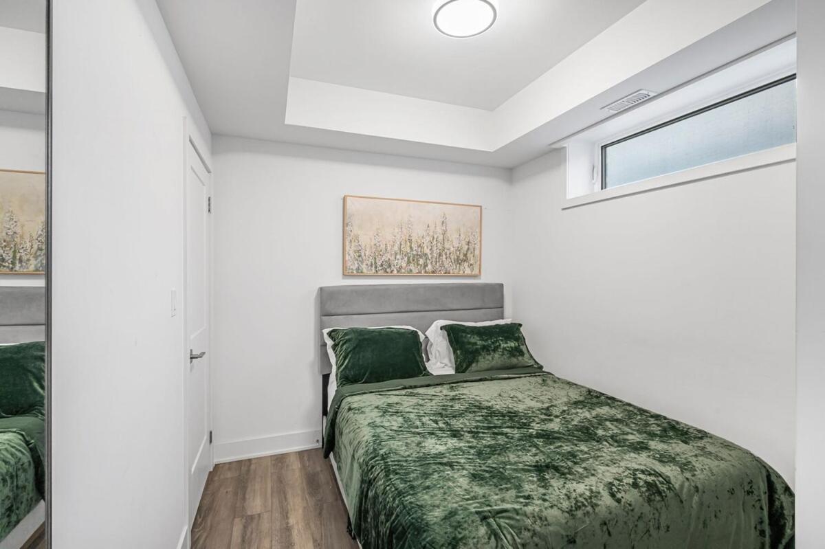 Cozy 2br Family Friendly Retreat With Parking And Just 6 Minutes Away From