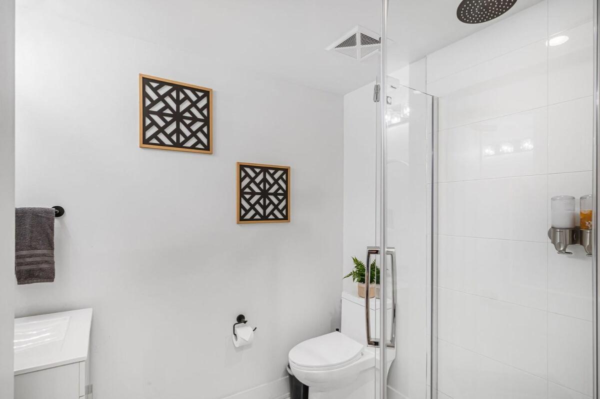 Apartment Cozy 2br Family Friendly Retreat With Parking And Just 6 Minutes Away From