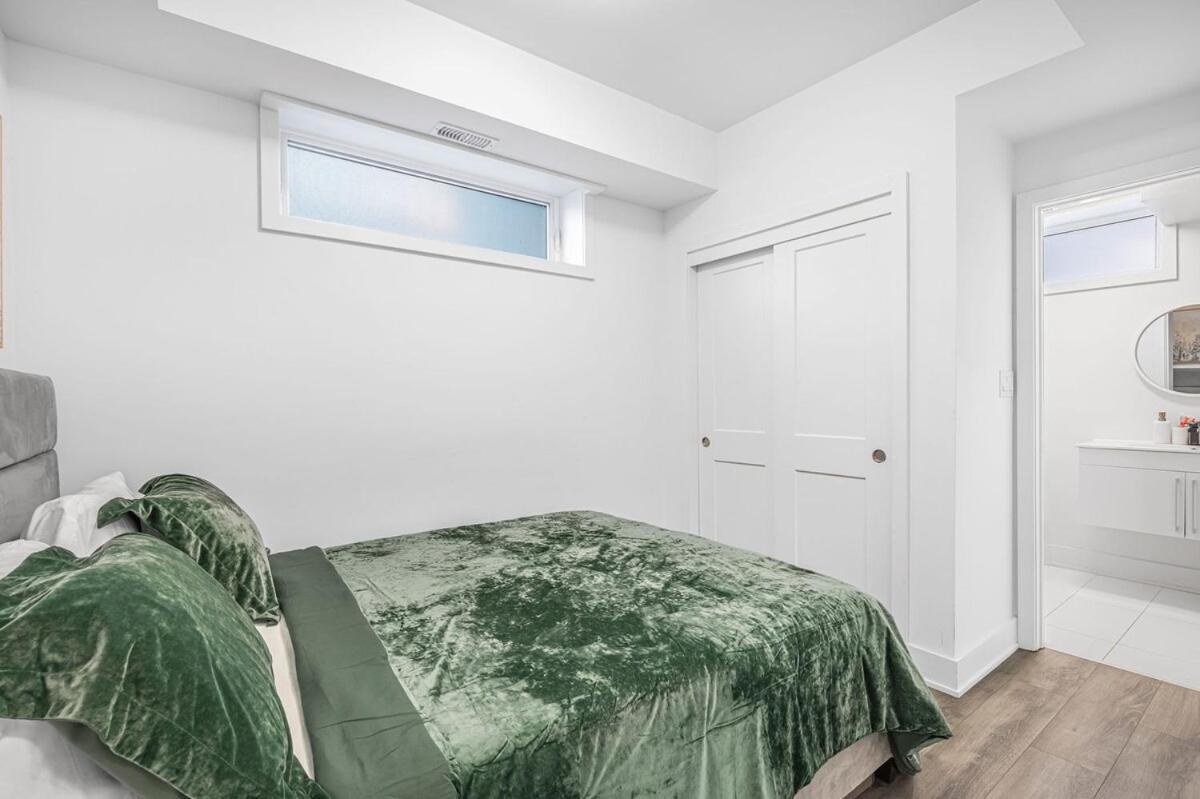 Cozy 2br Family Friendly Retreat With Parking And Just 6 Minutes Away From Apartment *