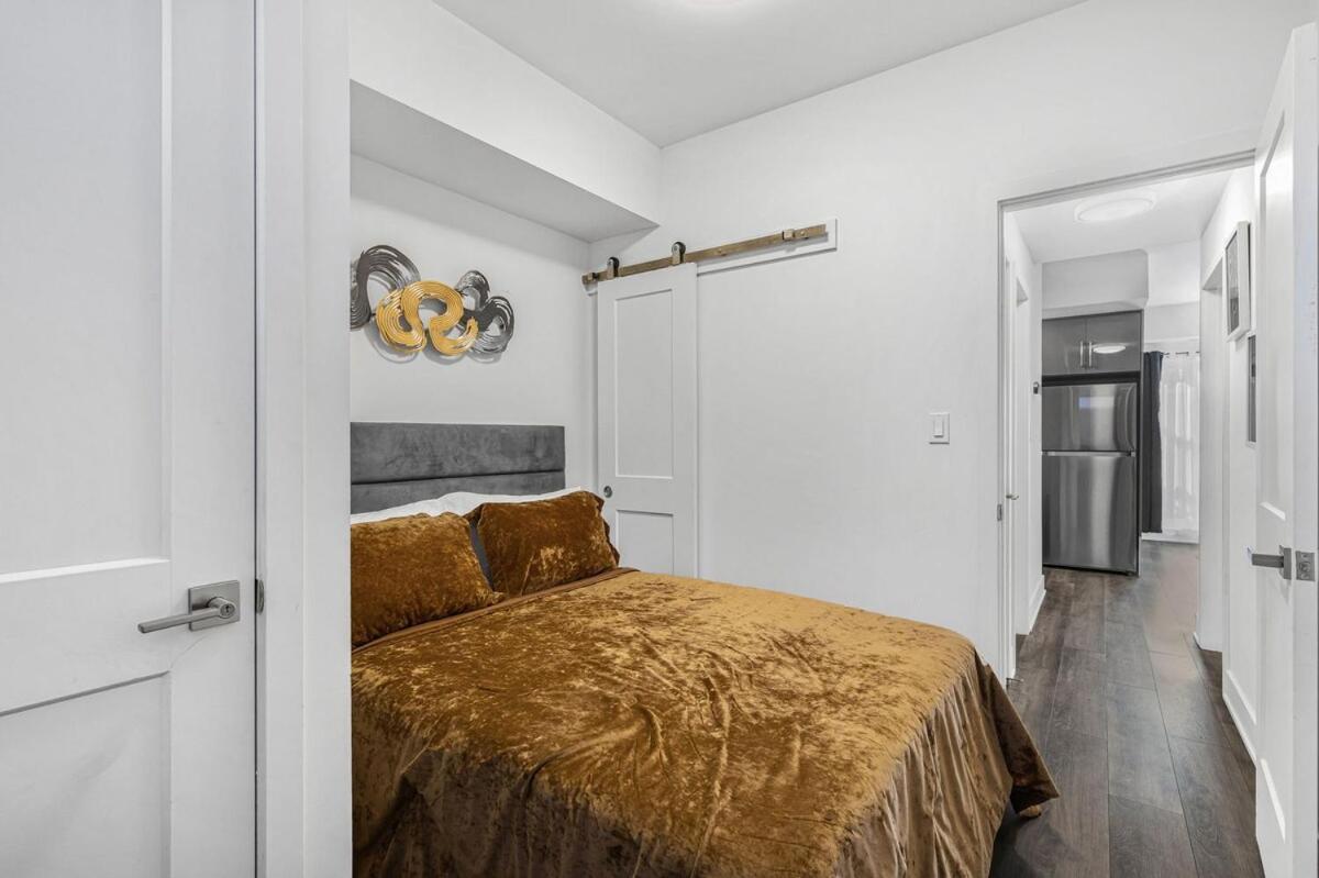 Cozy 2br Family Friendly Retreat With Parking And Just 6 Minutes Away From *