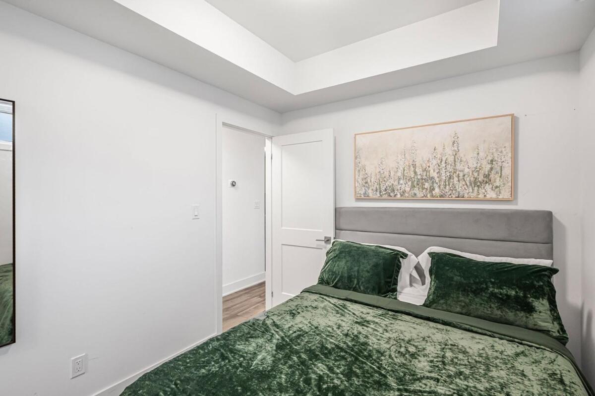 Cozy 2br Family Friendly Retreat With Parking And Just 6 Minutes Away From