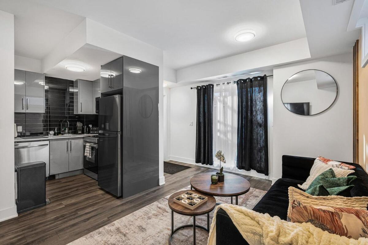 Cozy 2br Family Friendly Retreat With Parking And Just 6 Minutes Away From Apartment *