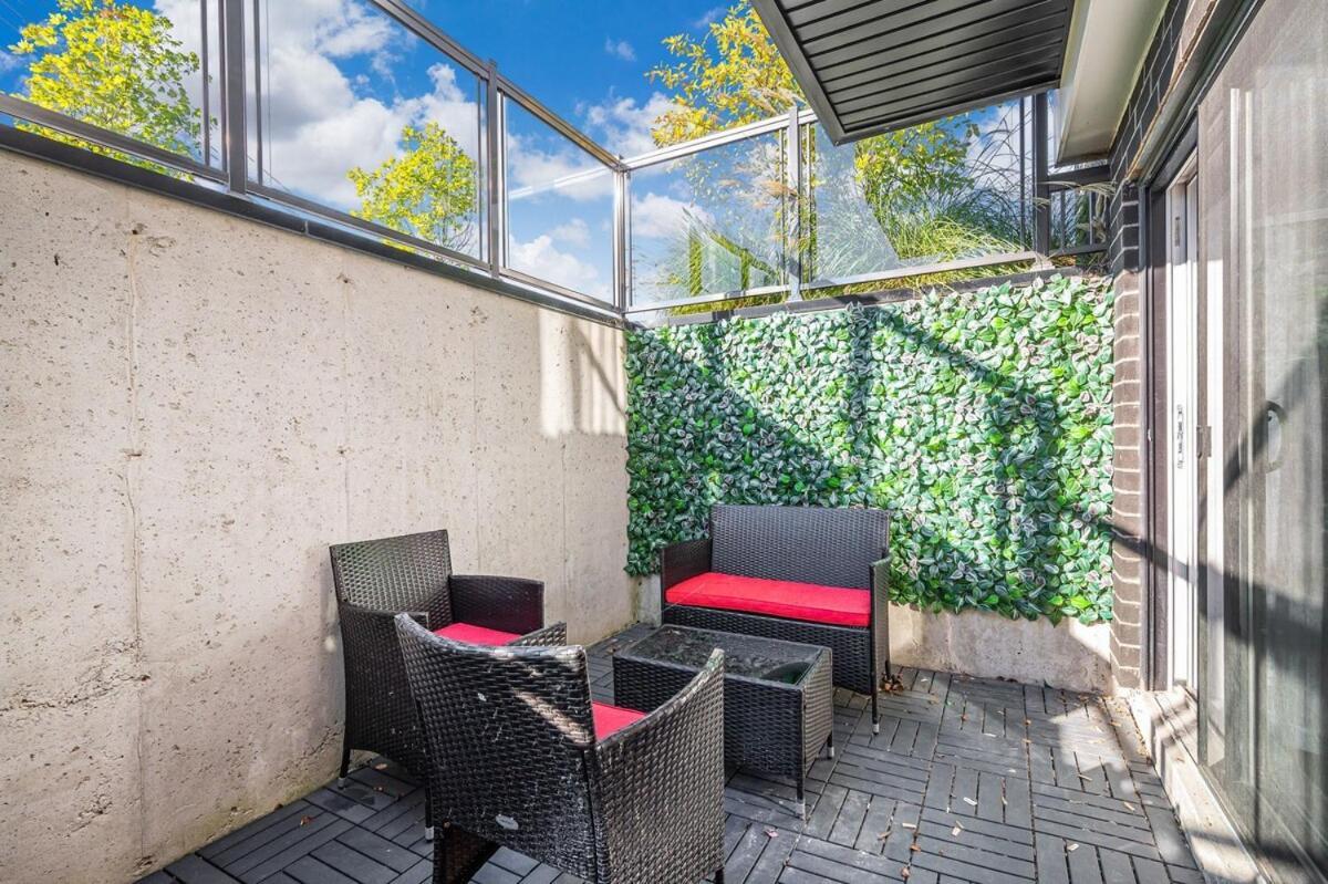 Cozy 2br Family Friendly Retreat With Parking And Just 6 Minutes Away From *