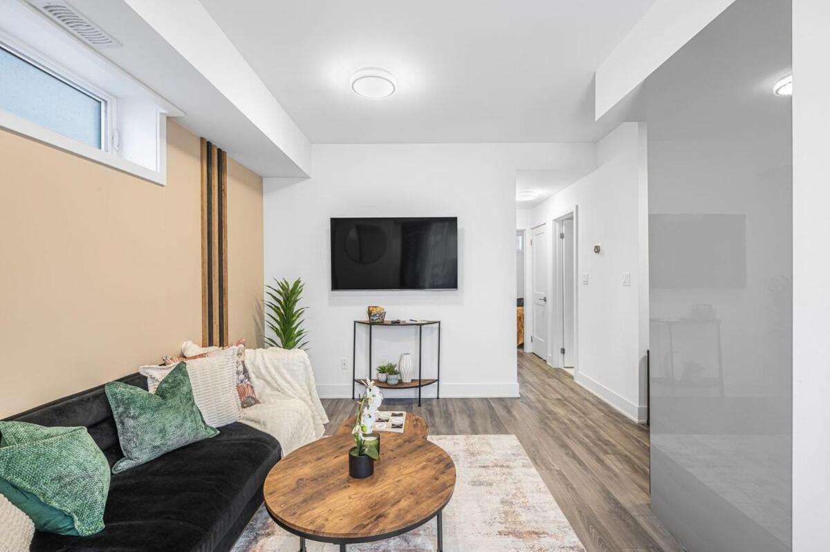 Cozy 2br Family Friendly Retreat With Parking And Just 6 Minutes Away From Niagara Falls