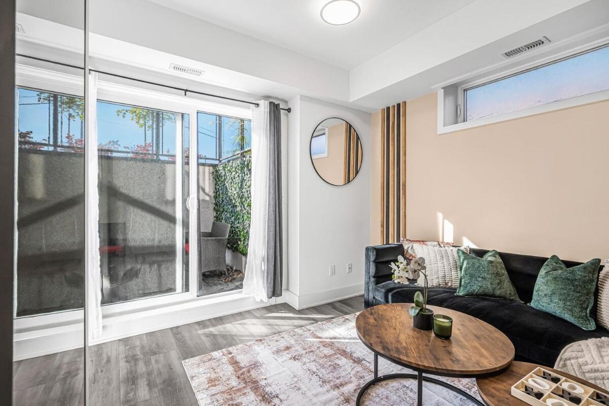 Cozy 2br Family Friendly Retreat With Parking And Just 6 Minutes Away From