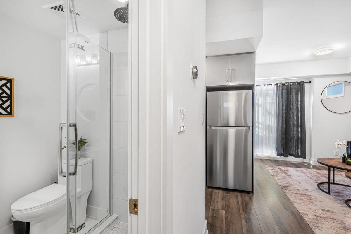 Cozy 2br Family Friendly Retreat With Parking And Just 6 Minutes Away From *